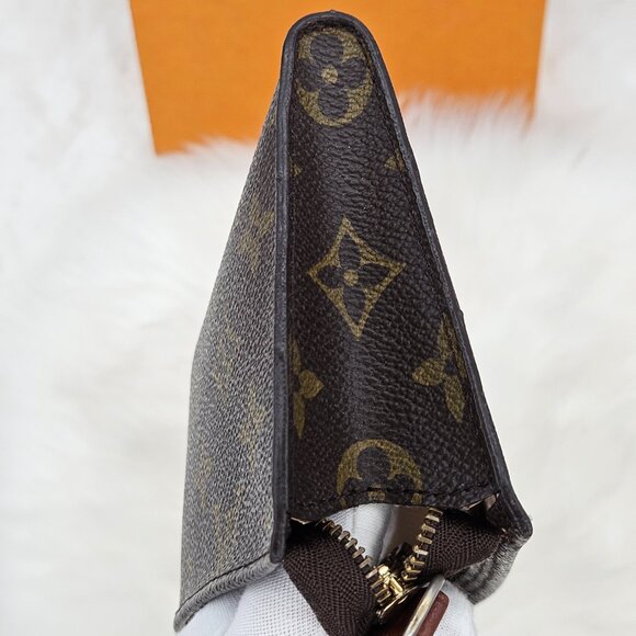 Louis Vuitton Monogram Toiletry Pouch 17 - Picture 14 of 17